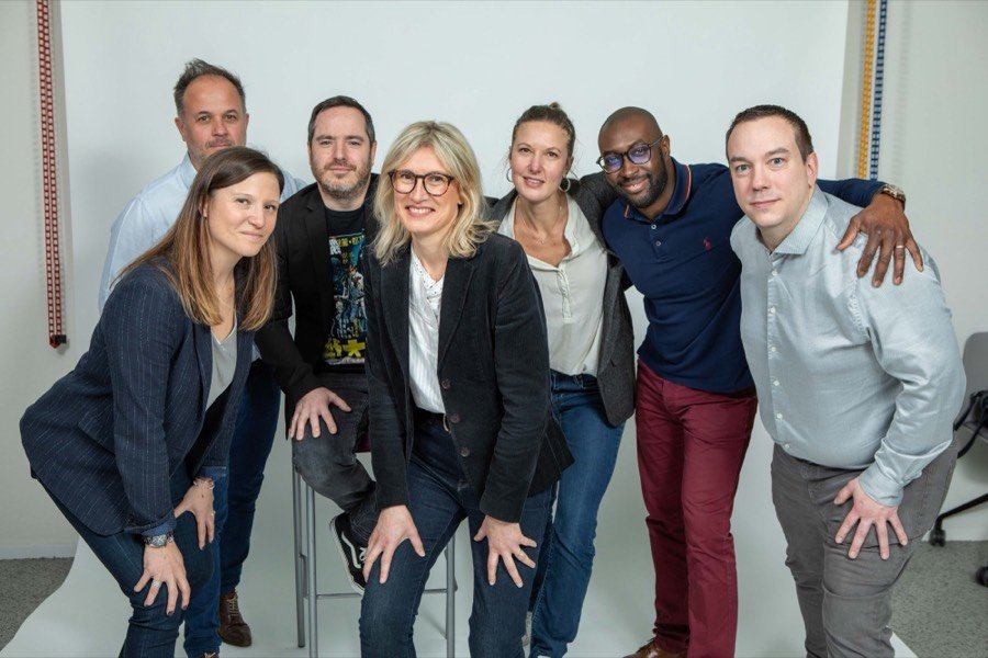 Photo d'équipe en studio